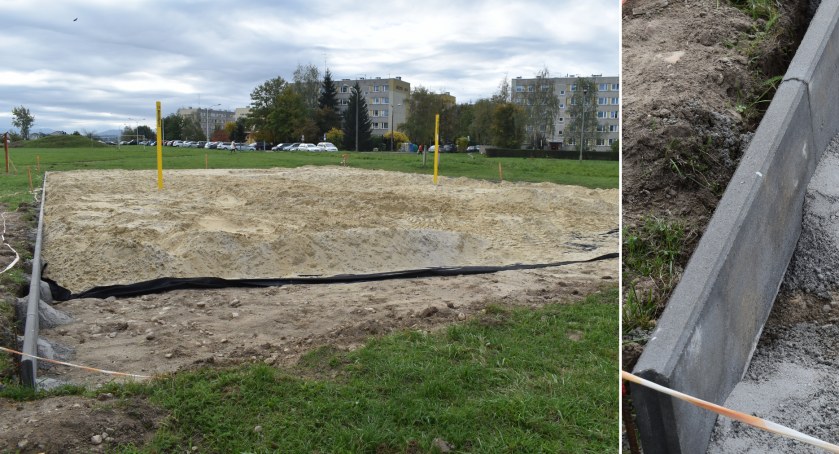 Betonowe krawężniki na boisku do plażówki 