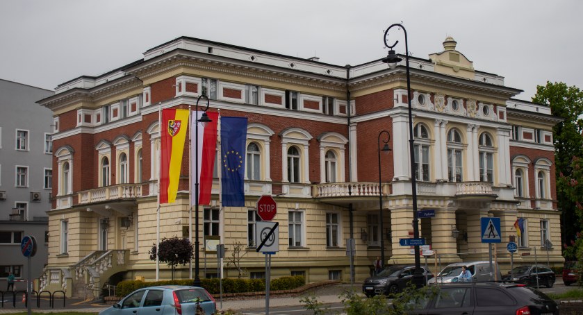 Pracownicy starostwa znów apelują o podwyżki 
