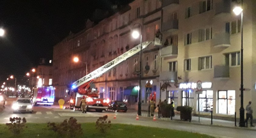 Otwarcie mieszkania na Krzywoustego. W środku była osoba potrzebująca pomocy 