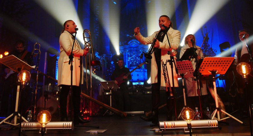 Golec uOrkiestra w Otmuchowie. Tłumy na koncercie kolęd 
