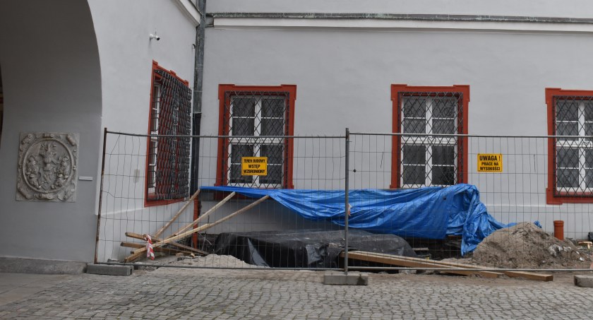 W muzeum powstaje winda