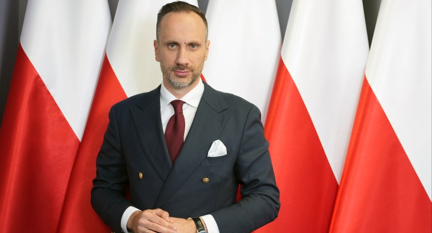 Wiatraki = droższa energia elektryczna