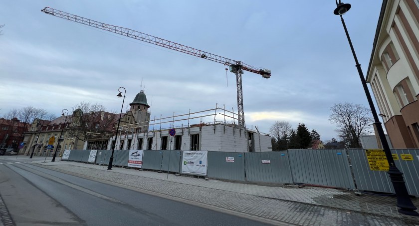 Nowy sąd pnie się do góry