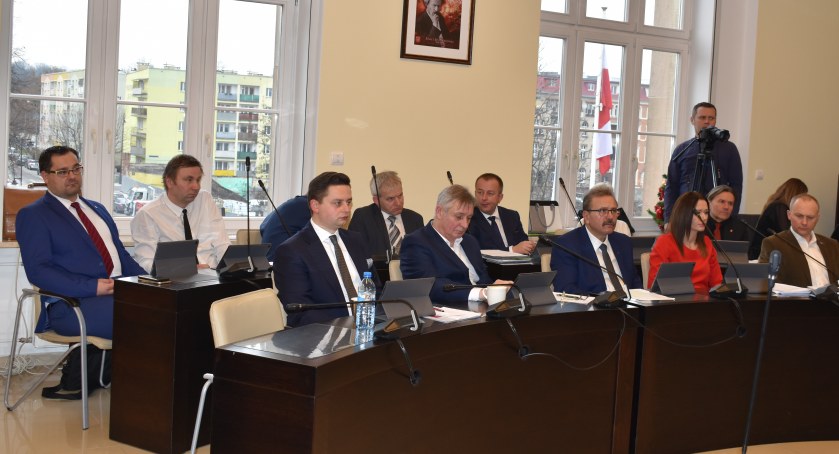 Nysa znów się zadłuża 