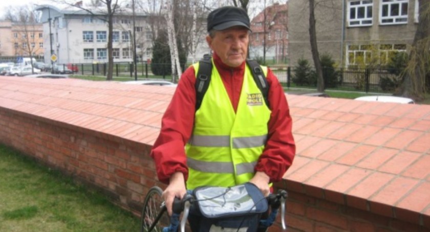 Nysanin Michał Raczyński jedzie rowerem przez Ukrainę