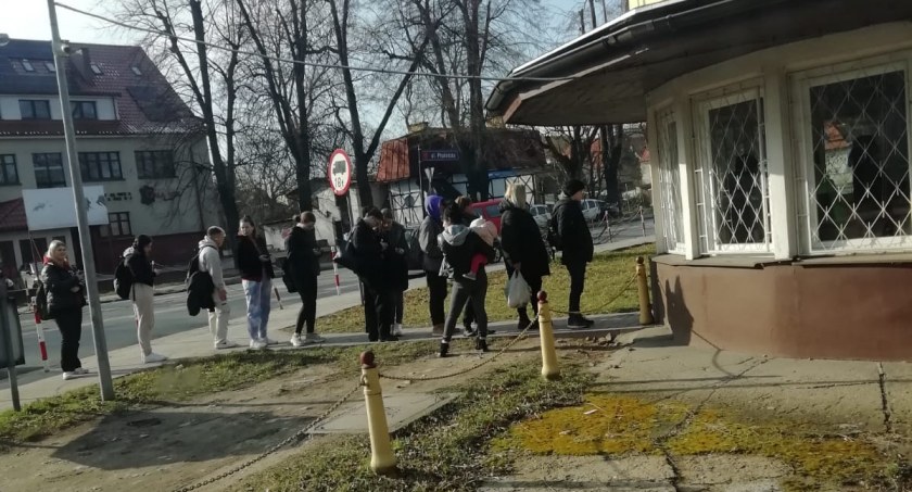 Kolejki po bilet szkolny MZK