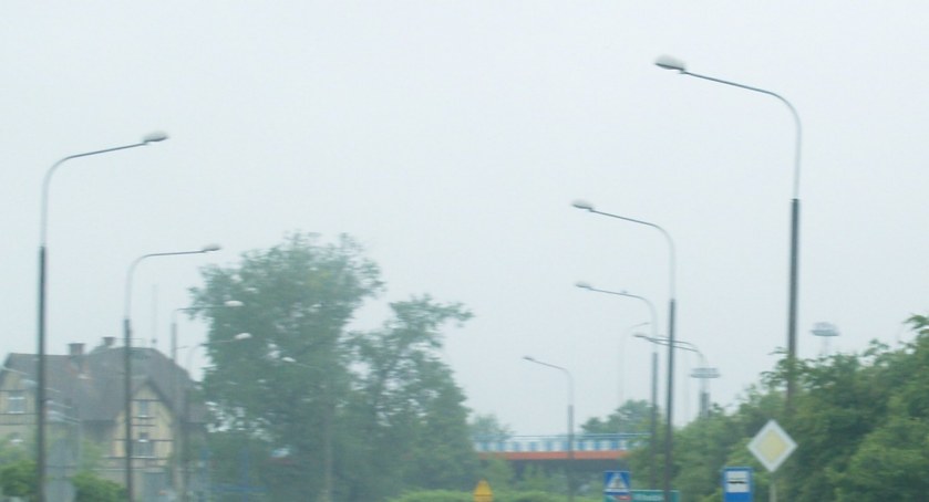 Świecą jak chcą (albo nie chcą). Problemy z latarniami w gminie 