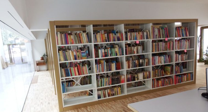 Trup wypadł z biblioteki