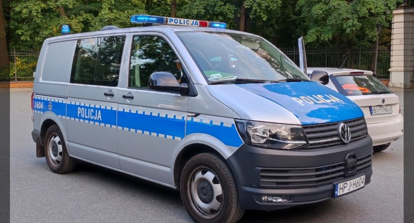 Policja. Co radiowóz z Nysy robi w Warszawie? 