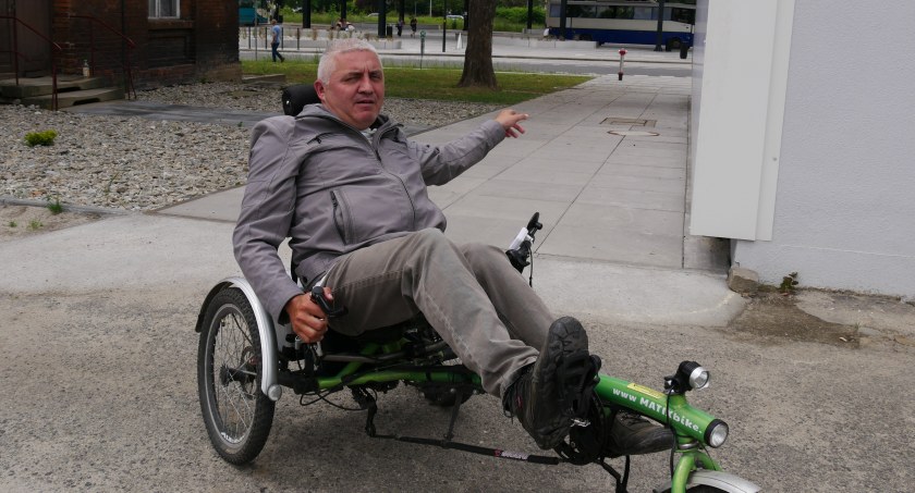 Zapomnieli o niepełnosprawnych. Centrum przesiadkowe pod lupą niepełnosprawnego 