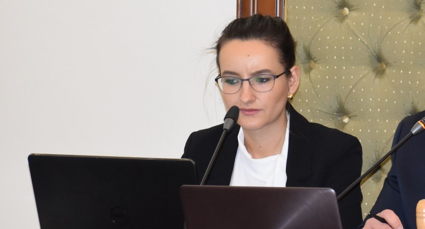 Chcieli odwołać wiceprzewodniczącą rady 