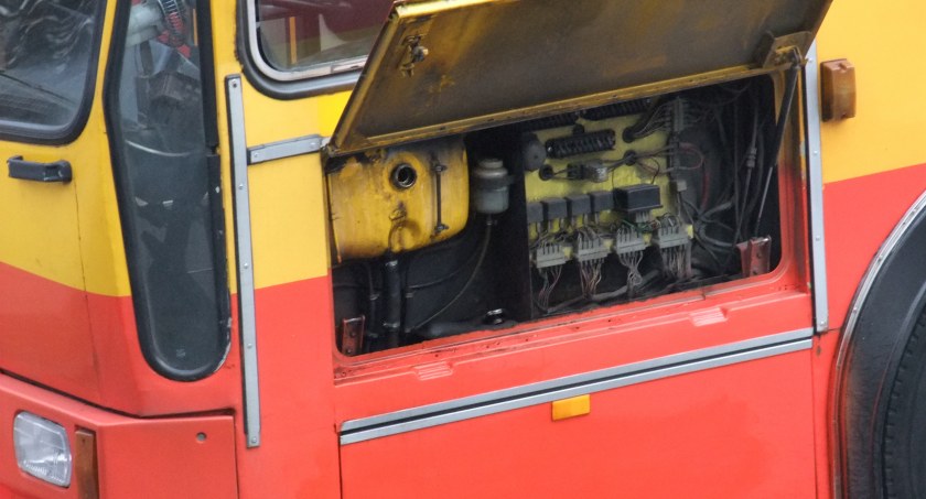 Pijany najechał na autobus MZK