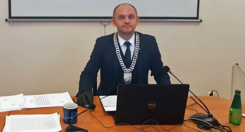 Przewodniczący rady przeciwko wydatkom na policję 