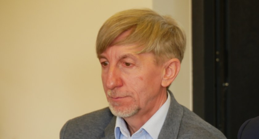 Radny Wanicki pyta dlaczego gmina nie buduje mieszkań? 