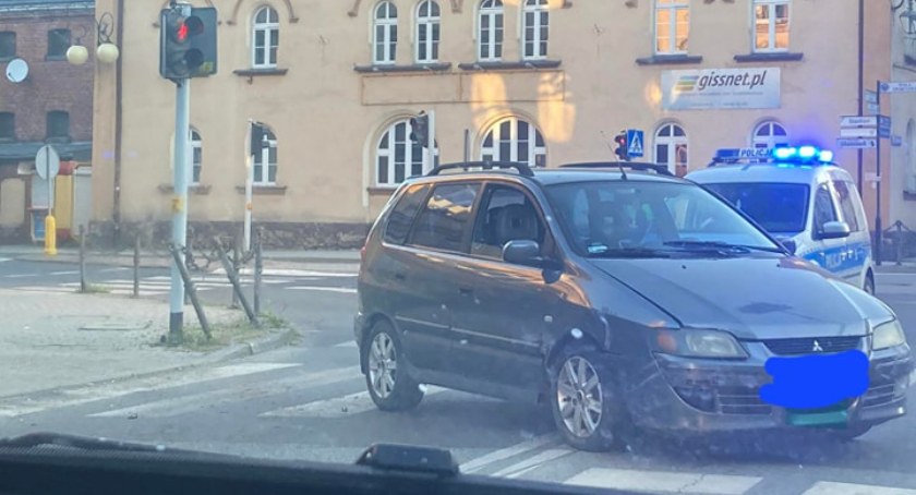 Z dwoma promilami wjechał w barierki
