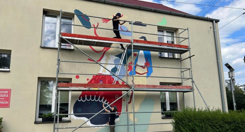 „Góralski” mural powstaje w Sidzinie 