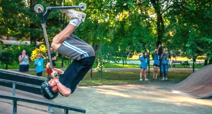 Mistrzowie tricków na hulajnodze w Nysie