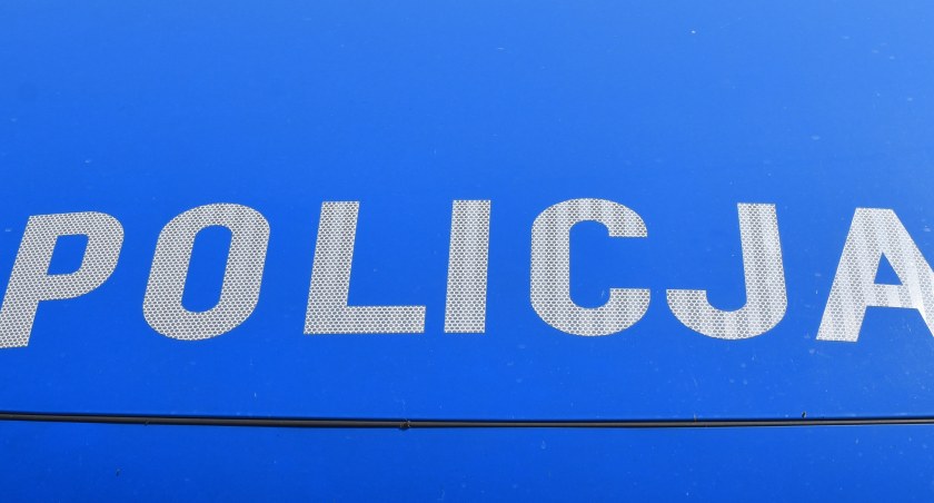 Jechał pijany uszkodzonym pojazdem