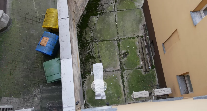 Tragedia na Mariackiej. Z okna wypadł mężczyzna 