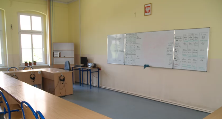 Ubywa uczniów i nauczycieli