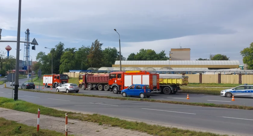 Dym z samochodu ciężarowego