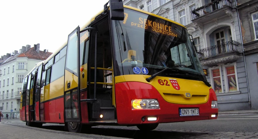 Bezpłatne autobusy na cmentarze