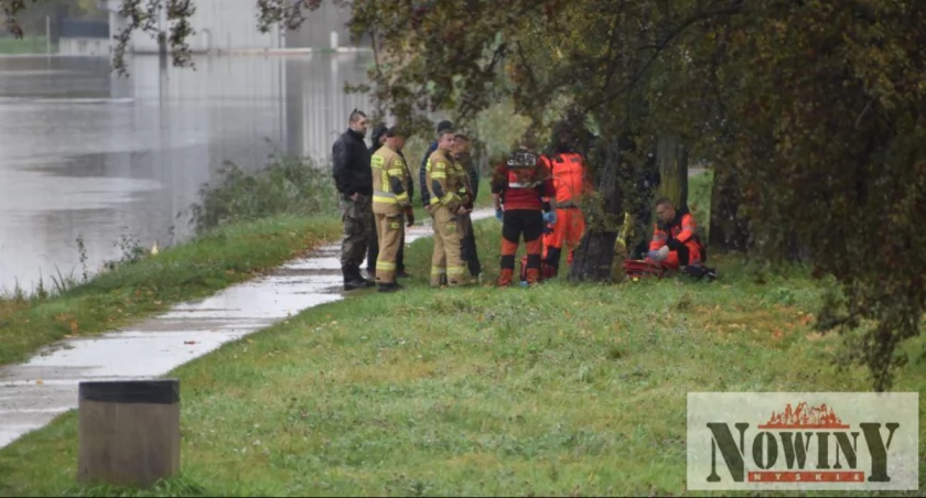 Akcja ratunkowa nad rzeką. Wyciągnięto mężczyznę z wody