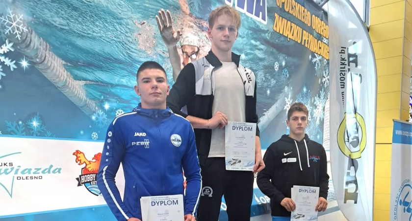 13 medali nyskich pływaków