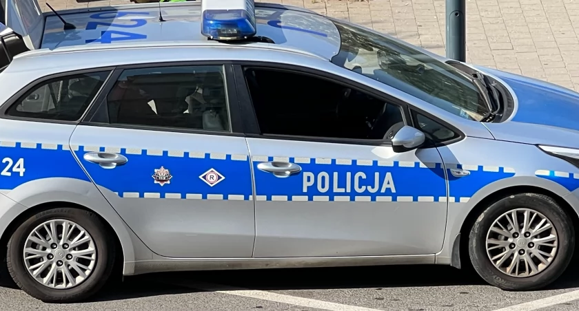19-latek potrącił pieszego na pasach