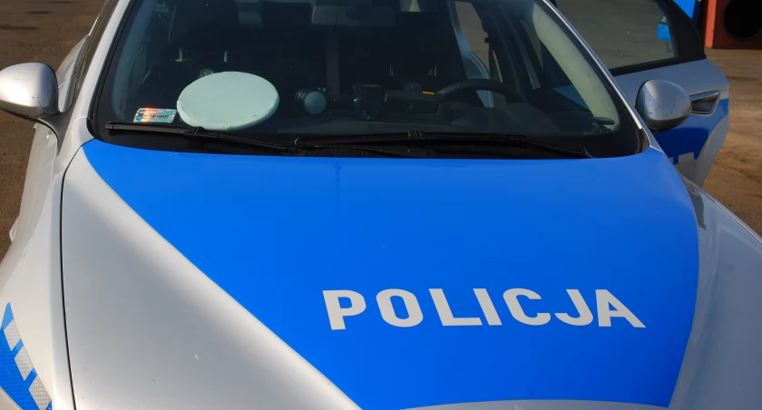Jechał za szybko bez prawka i był poszukiwany