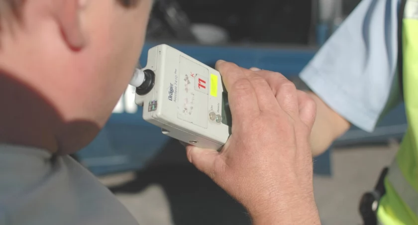Pijany wpadł przez niesprawne auto