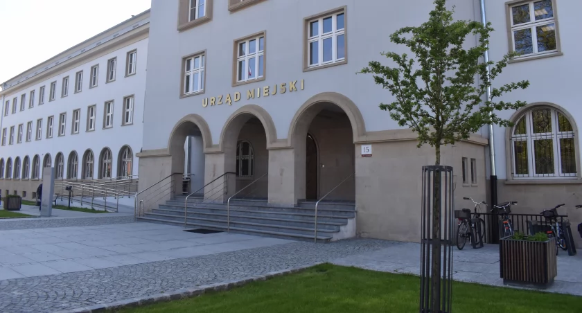Miliony na urząd miejski 