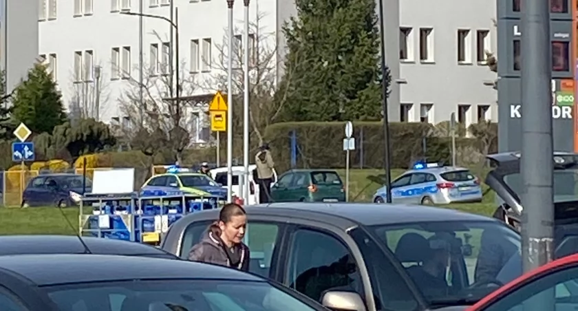 Potrąciła kobietę pod Komisariatem Policji