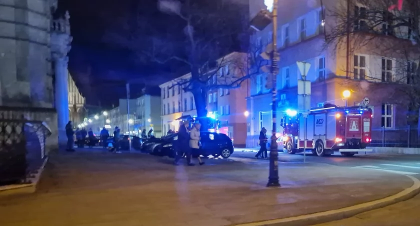 Pożar auta! Wewnątrz znajdował się mężczyzna