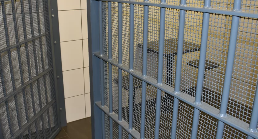 Zgłosił uszkodzenie szyby. Trafił do więzienia