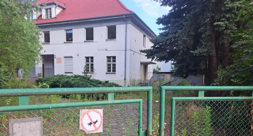 Nie ma chętnych na były Caritas. Budynek niszczeje