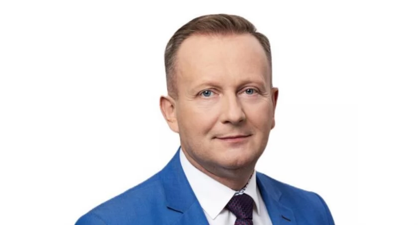 Damian Nowakowski wygrywa w Otmuchowie