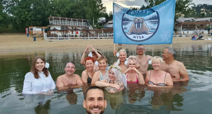 Nyskie „morsy” pomagają.  „1000 Aniołów o wschodzie słońca”