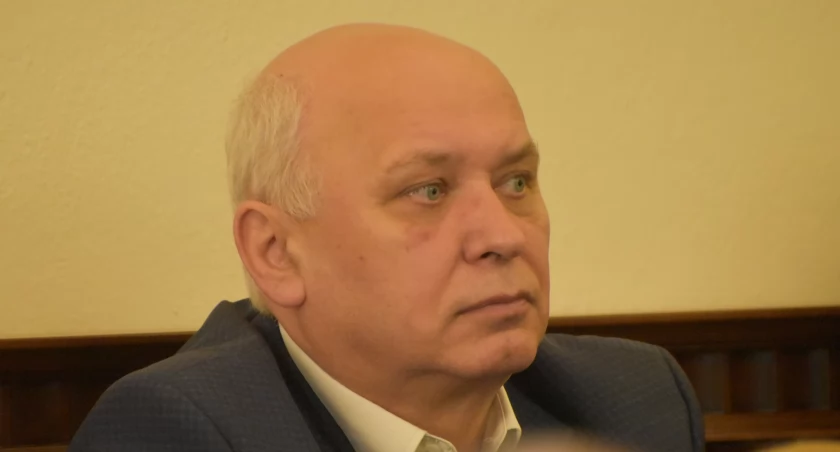 Ile dyrektorom płaci starostwo powiatowe? 