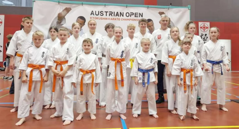 Dziesięć medali nyskich karateków