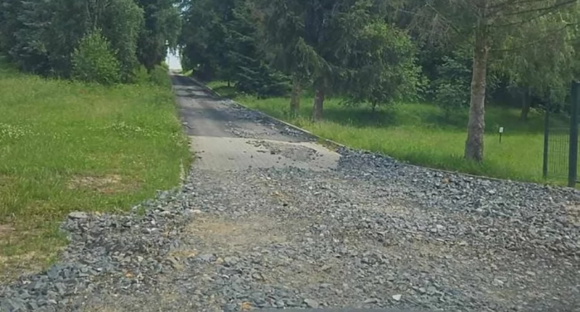 Droga spłynęła wraz z deszczem 