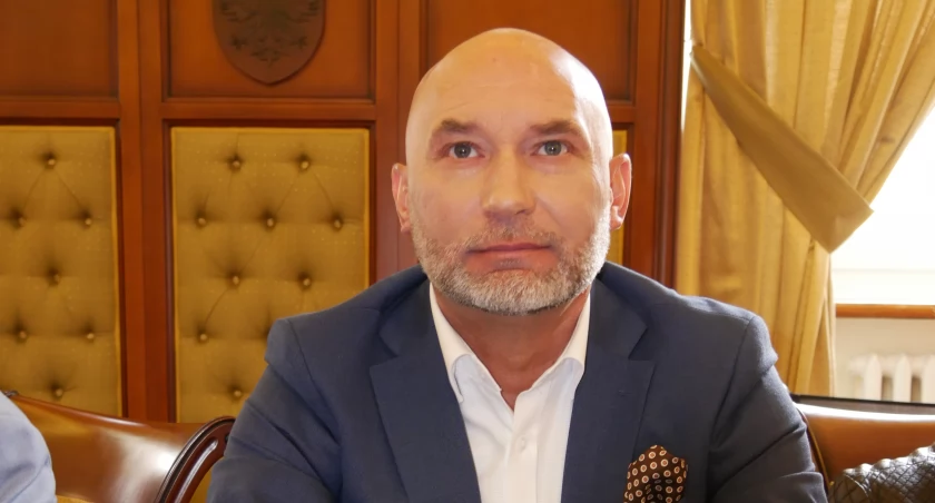 Ludzie „modlą się, żeby nie trafić do nyskiego szpitala” twierdzi radny Jarosław Figiel 
