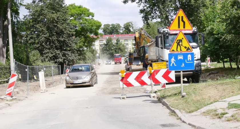Remont ulicy Kmicica nie obejmuje całej drogi 