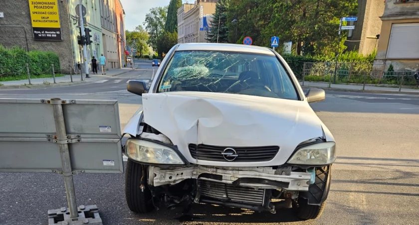 Pijany wjechał w ogrodzenie