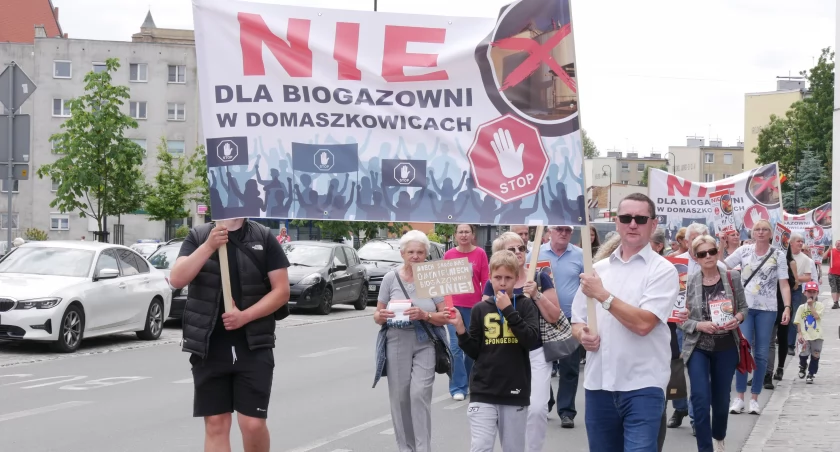 Protestujący ślą petycję i wytykają błędy w dokumentacji biogazowni w Domaszkowicach 