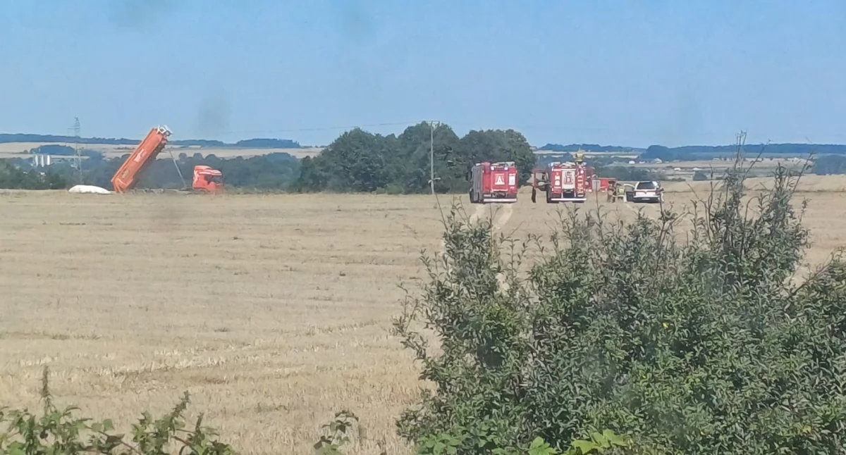 Zahaczył naczepą o linię średniego napięcia. Trafił do szpitala
