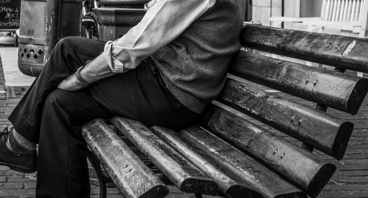 Zmarł na ławce. Przechodzień ujawnił zwłoki