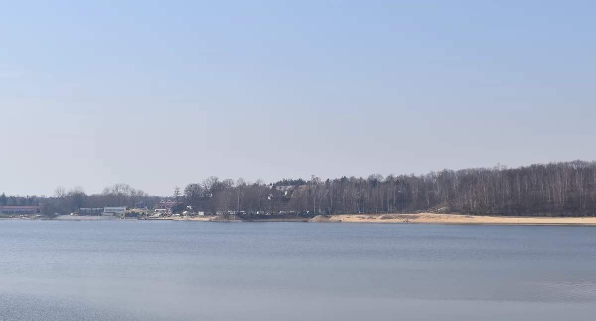 Kradzież nad jeziorem! Stracił ponad 40 tysięcy