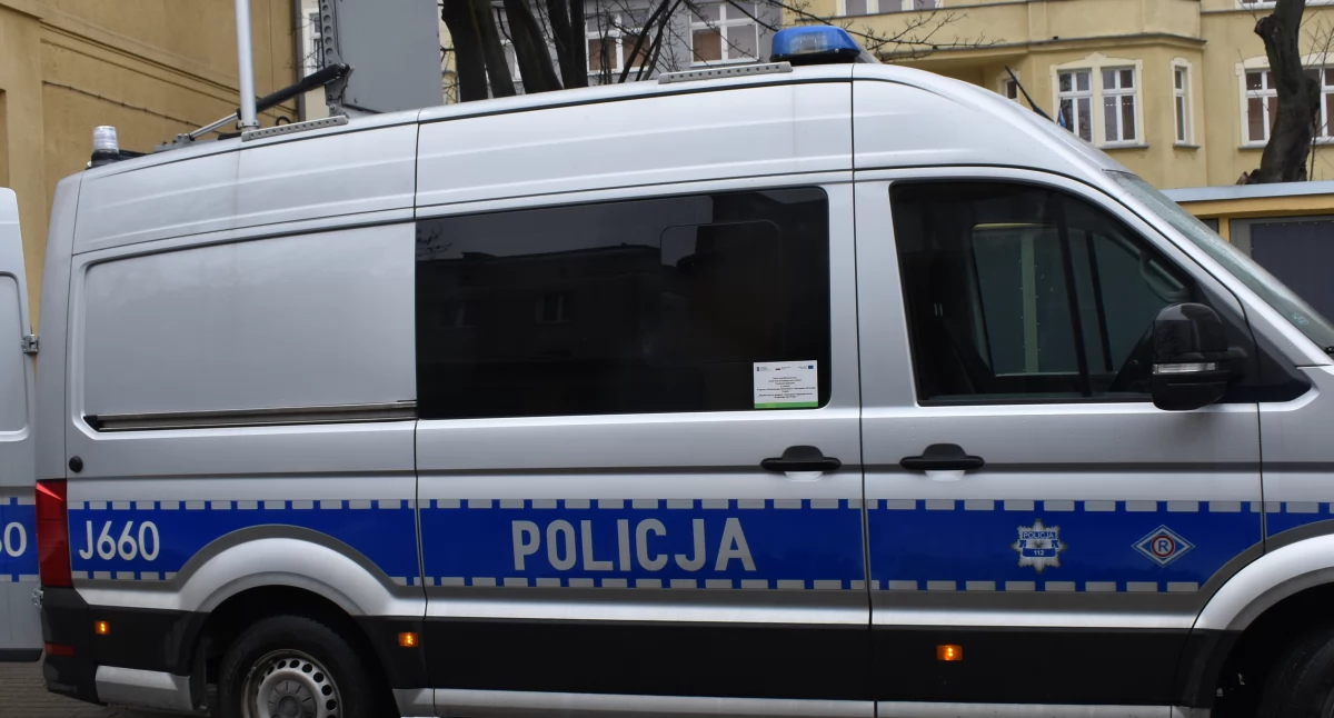 10-latka wtargnęła pod samochód