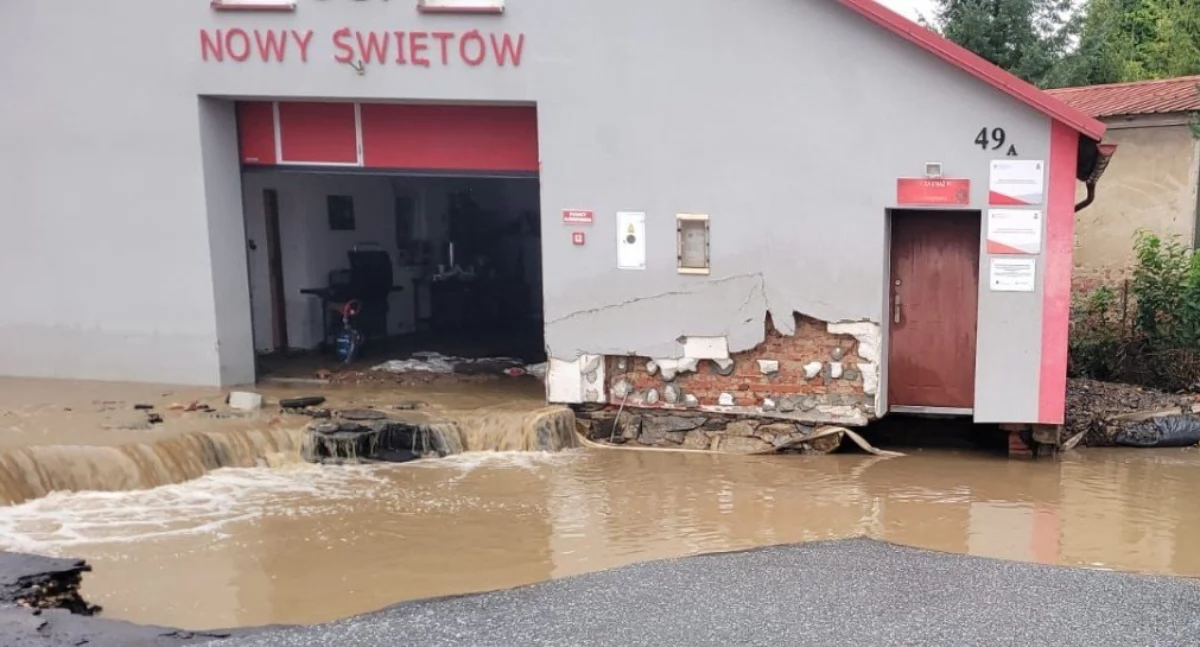 OSP w Nowym Świętowie: Woda zniszczyła remizę i zabrała wyposażenie